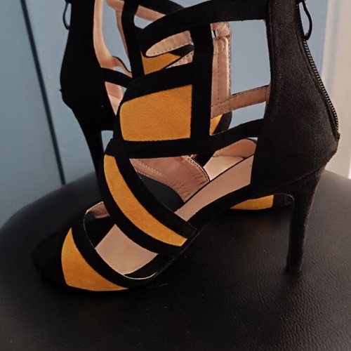 Suede sandals new, black and yellow, size 37, 7 cm heel