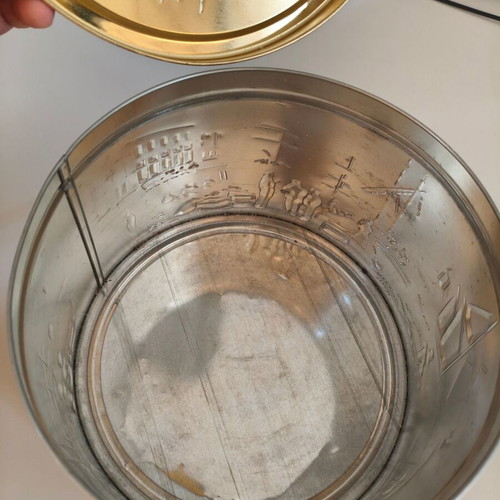 Vintage Jacobsen Bakery LTD Denmark tin box 19cm diameter 13cm height like new