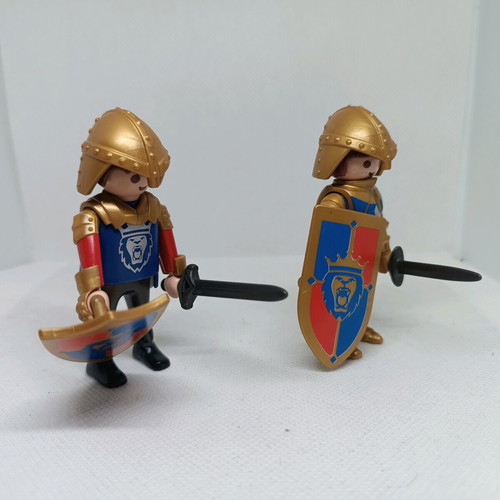 Playmobil knights and horses used, pack of 12 pieces