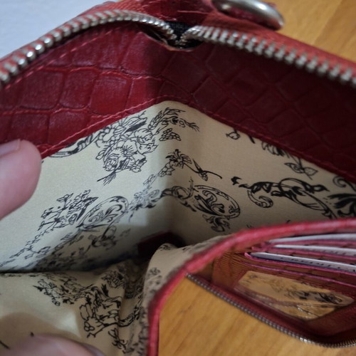 Women's leather wallet-bag like new, red, magnetic clasp