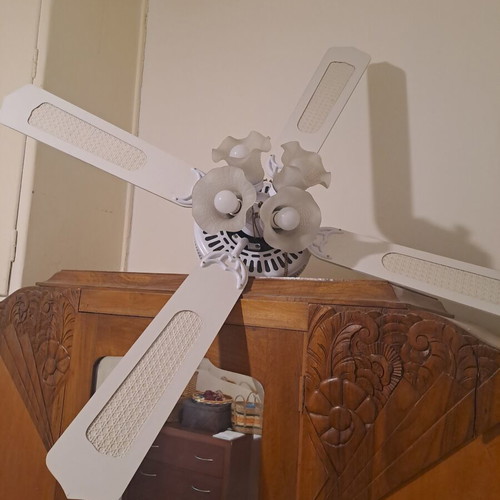 Ceiling fan vintage white with 4 glass flower lights like new