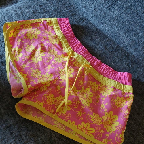 Beach shorts like new, size M, polyester