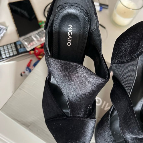 Migato women's shoe like new, black suede, size 38