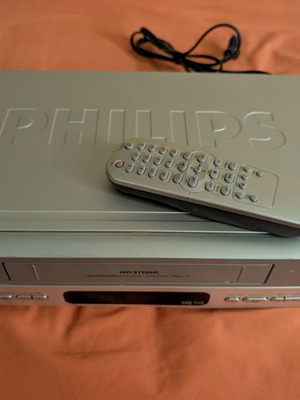 Philips VR550 VCR used, non-working for parts with remote