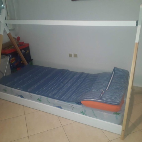 Tipi Montessori Bed like new, MDF and solid pine wood, 90x200 cm