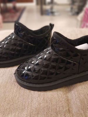 Patent quilted boots for girls size 35 new, black with fur