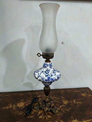 Porcelain lamp like new with new electrical parts