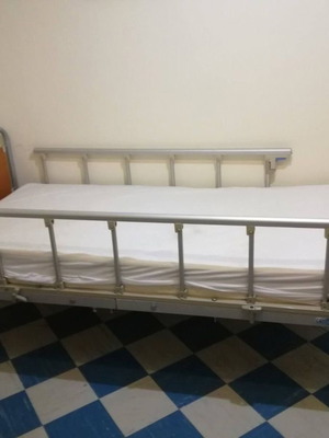 Νοσοκομειακό κρεβάτι μεταχειρισμένο με στρώμα και αερόστρωμα