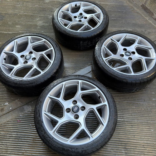 Ford Fiesta ST mk8 17-inch wheels with tires like new