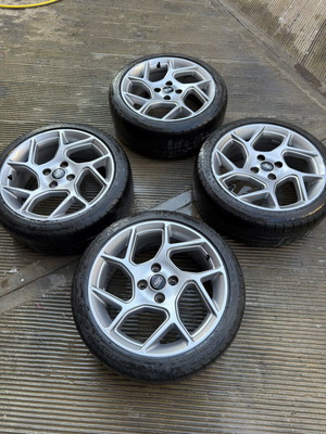 Ford Fiesta ST mk8 17-inch wheels with tires like new