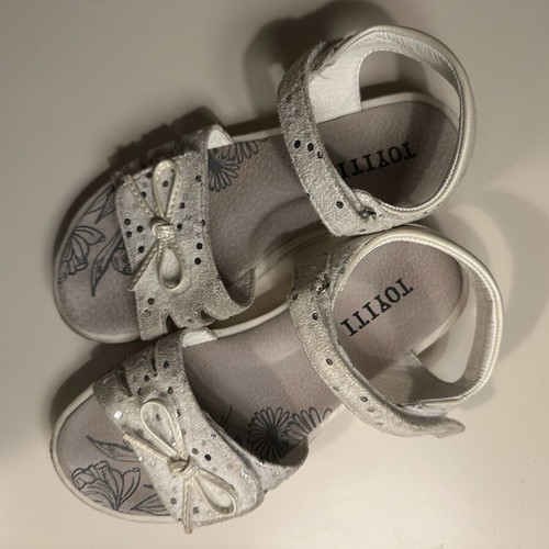 Sandals size 32 like new, white and gray