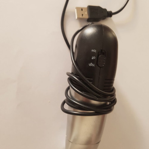Keyboard cleaning tool with USB