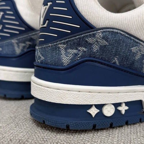 Louis Vuitton trainers blue and white sneakers like new, size 43