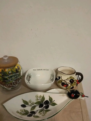 Olives set 5 pieces like new
