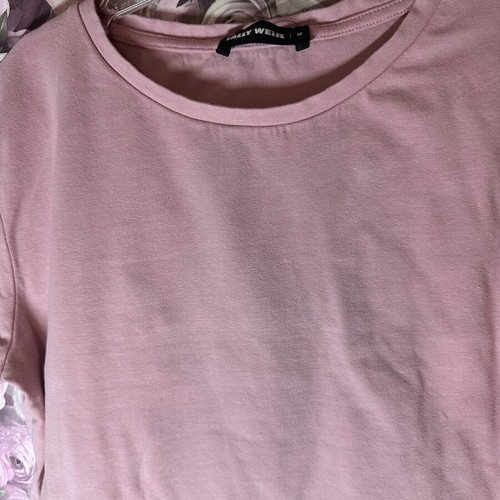 Pink short-sleeve crop top with black elastic band, size M