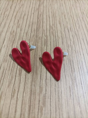 Earrings red hearts new