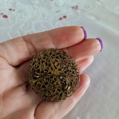 Vintage Baroque brooch used with brown stones and filigree detail