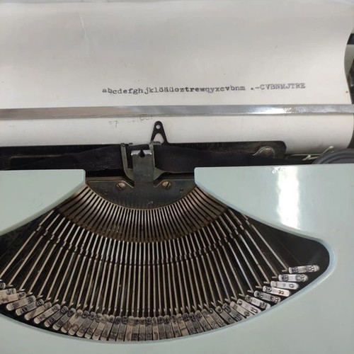 German typewriter from 1950 like new, fabric cover included