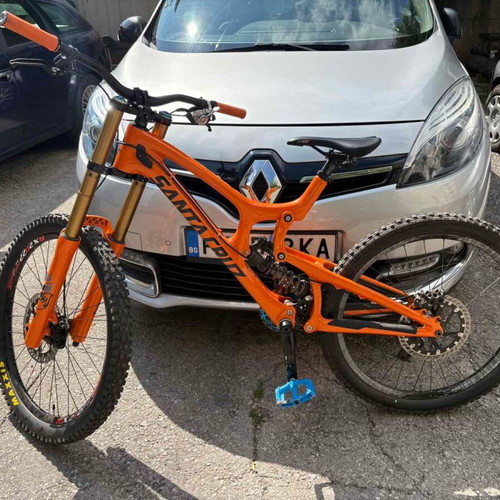 Santa Cruz V10 Full Carbon mountain bike like new, 27.5" wheels