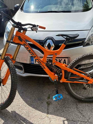 Santa Cruz V10 Full Carbon mountain bike like new, 27.5" wheels