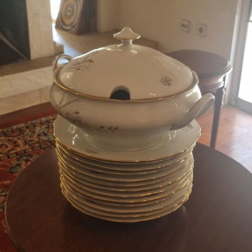 Hutschenreuther complete serving set Germany like new with gilded details