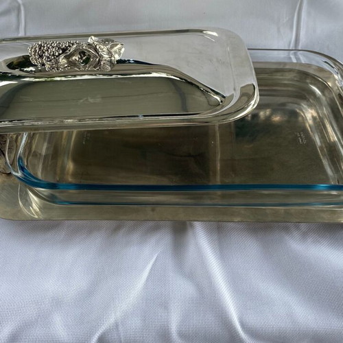 Serving set like new with silver-plated tray and Pyrex