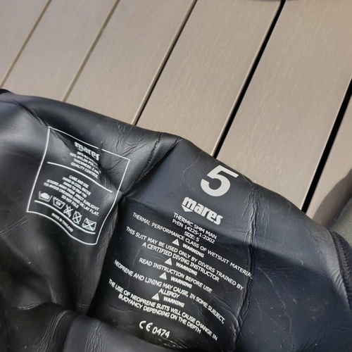 Diving suit set like new, 5mm thickness with gloves and socks