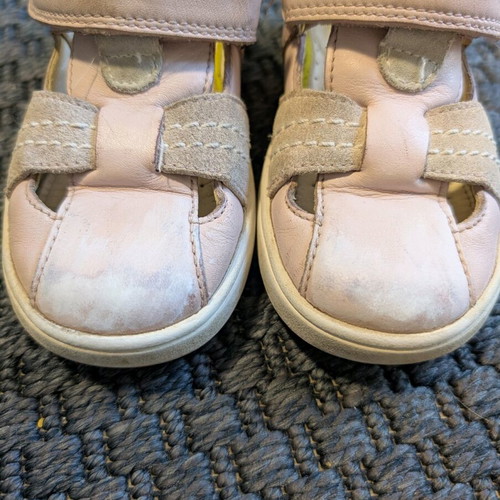 Geox leather kids sandals used with scratches