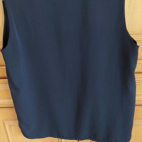 Black blouse like new, one size, breathable fabric