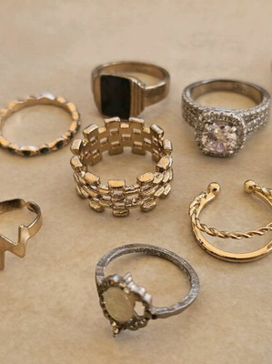 Fashion jewelry rings pack of 11 like new, colorful