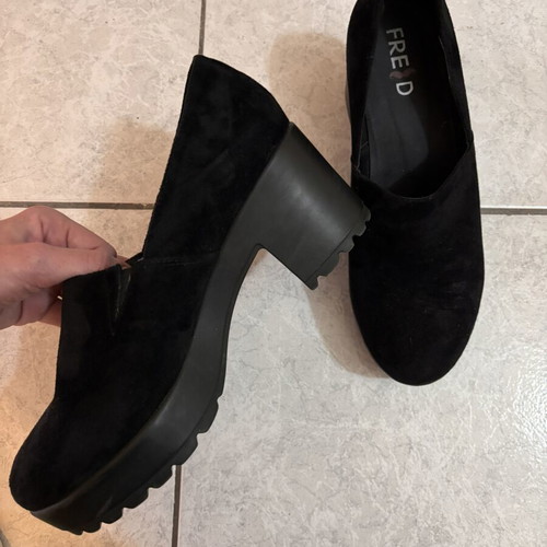 Keep Fred black shoes like new, low heel, size 40, suede fabric