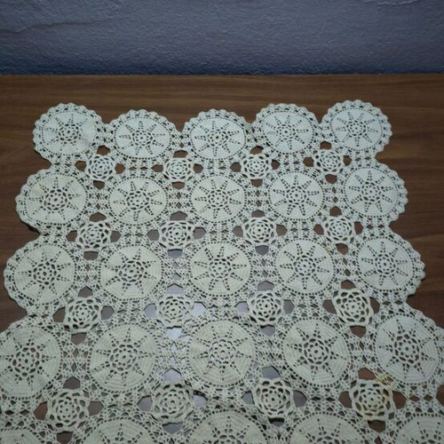 Handmade table runner with circular daisy motifs like new