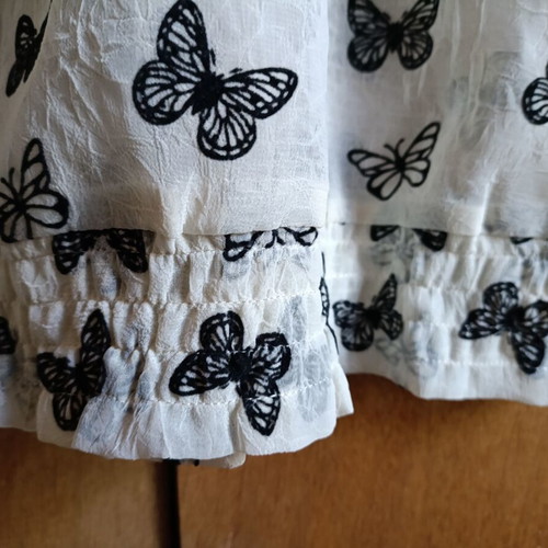 Vintage chic blouse with butterflies and ruffles size M like new