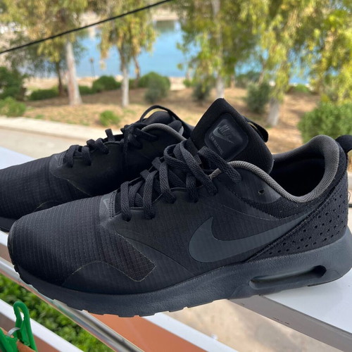 Nike Air Max Tavas sneakers size 42, black