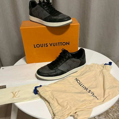 Louis Vuitton sneakers used, size 41
