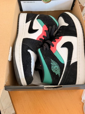 Air Jordan 1 Mid SE like new, colorful sport shoes size 42.5
