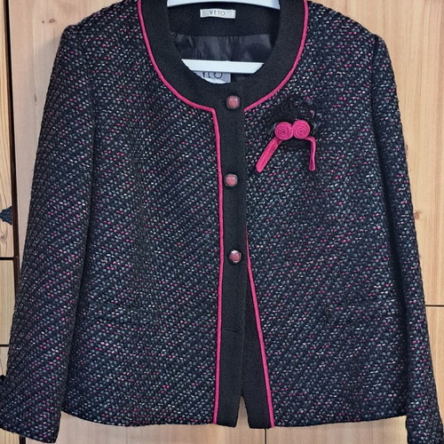 Wool jacket Veto like new, black and purple with brooch