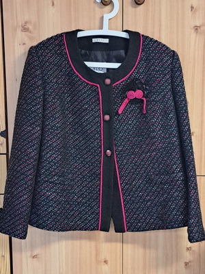 Wool jacket Veto like new, black and purple with brooch