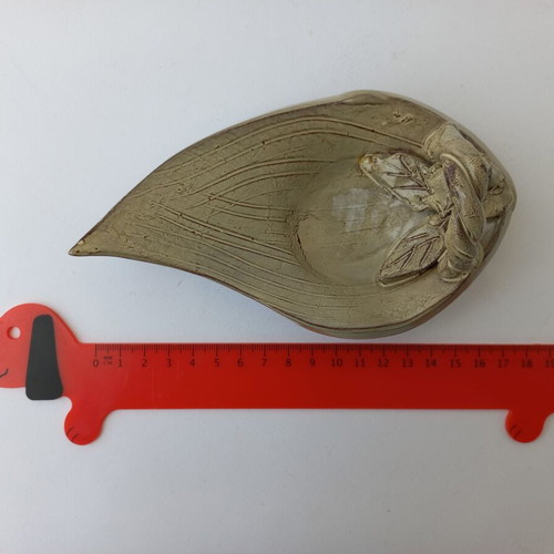 Handmade ceramic leaf-shaped decoration like new, vintage