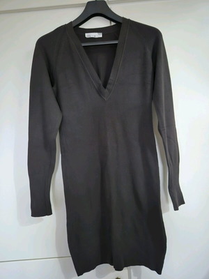 Knitted dress with V neck, size Small, brown, like new