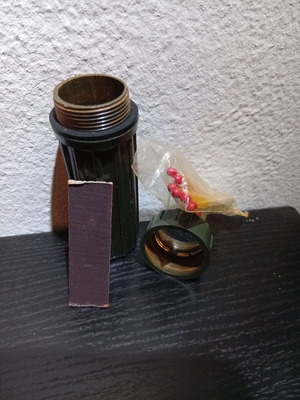 Αδιάβροχα σπίρτα μαζί με αδιάβροχο κουτί