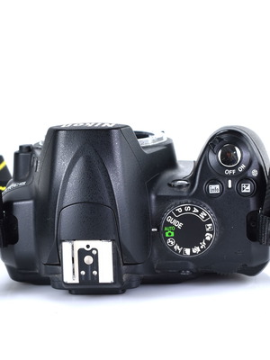 Nikon D3000 μεταχειρισμένη με φακό, μπαταρία και φορτιστή