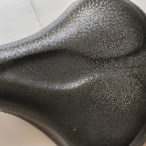 Bicycle saddle used, 26 cm length and 16 cm width