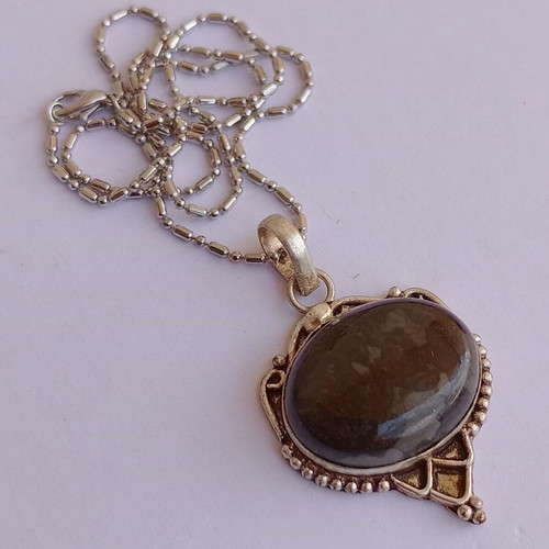 Jasper Picasso pendant with semi-precious stone, like new