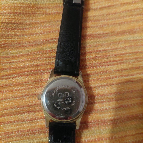 Women's watch with leather strap and gold dial like new