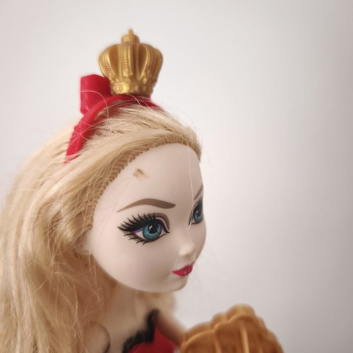Ever After High Apple White doll used, original accessories