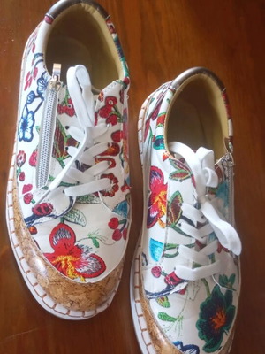 Women's floral shoes with laces and zipper like new, size 41, multicolor