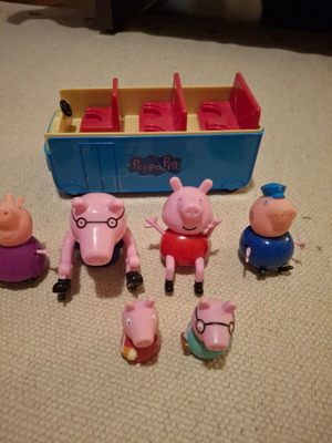 Peppa Pig car with 6 figures