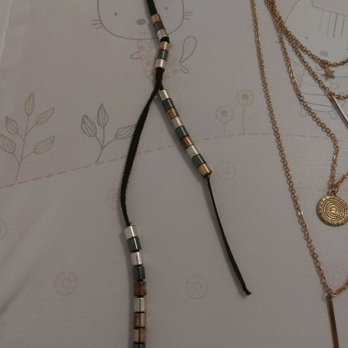 Set of 3 necklaces like new, mixed styles