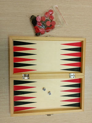 Mini backgammon like new, 16 black and 16 red checkers, 2 dice